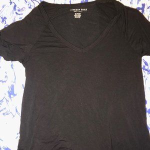 AE basic v-neck tee in black!